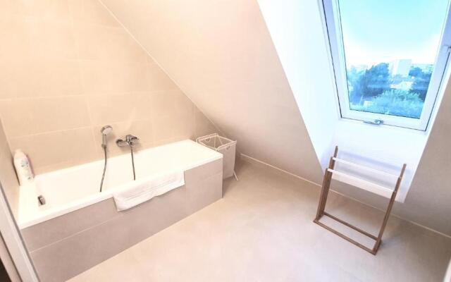 Rooftop Terrace, free garage parking and Pool!