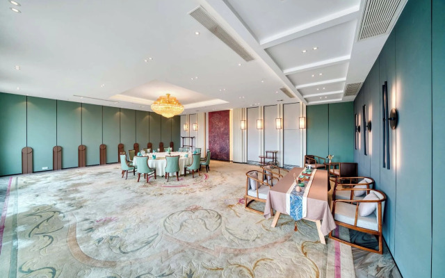 Huabei Hotel on West Lake