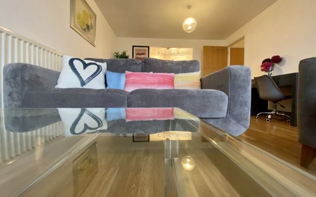 Spacious Flat in Birmingham City - Free Parking