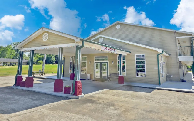 Garden Inn & Suites
