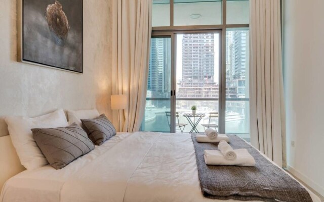 Designer Apartment Beautiful Waterfront View