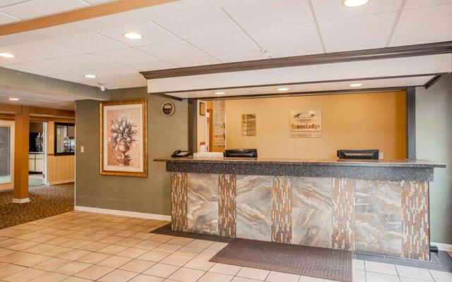 Econo Lodge Milwaukee Airport