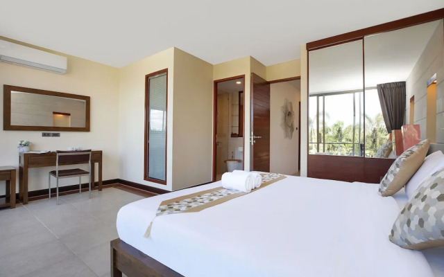 Designer 3BR Pool Access Villa Argent 8