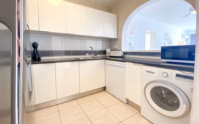 Phaedrus Living Byzantium Modern City Flat