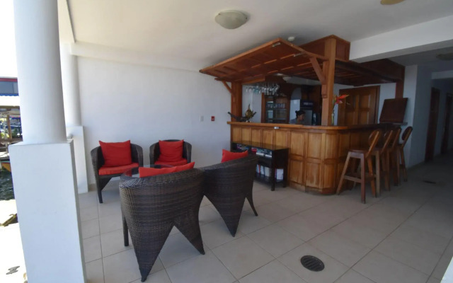 Tropical Suites Hotel