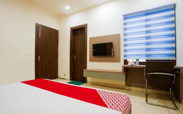 Pop 91505 Airport Hotel