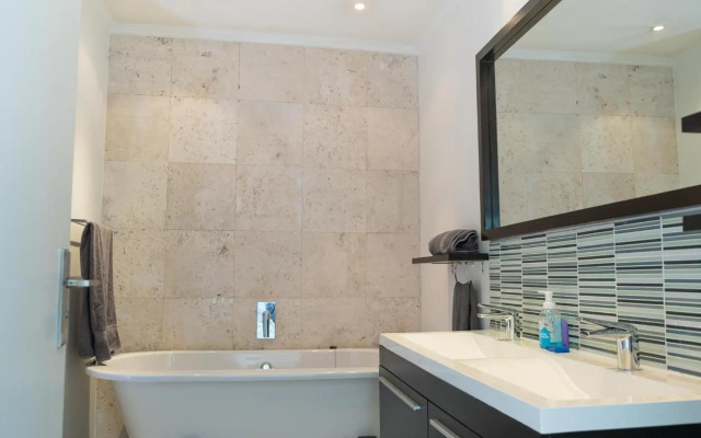 Urban Hip Hotels - The Nicol