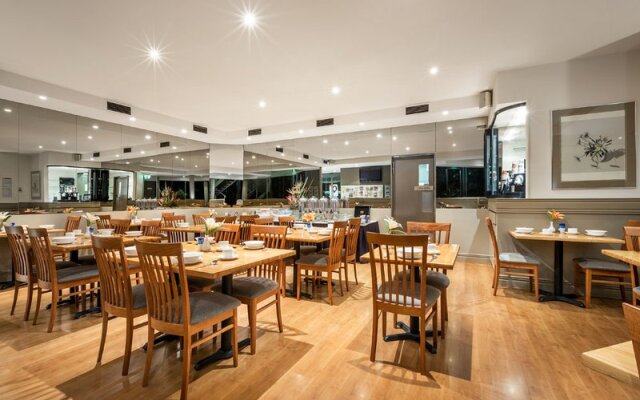 Quality Suites Beaumont Kew
