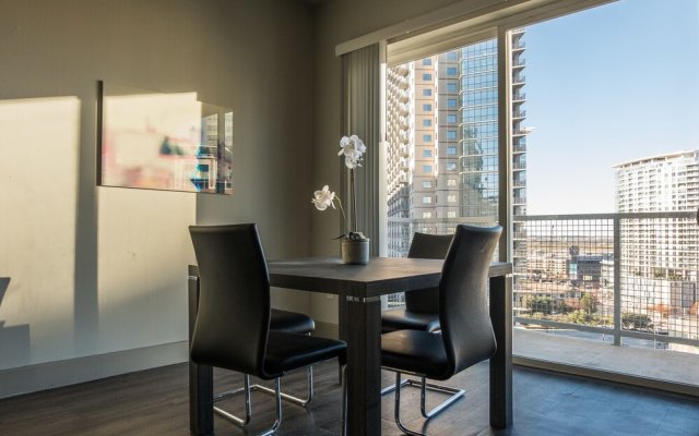 Uptown Downtown City View 1 BR Apt by Frontdesk