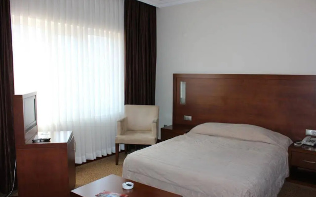 Paluri Hotel