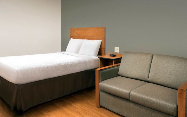 Extended Stay America Select Suites - Cleveland - Airport