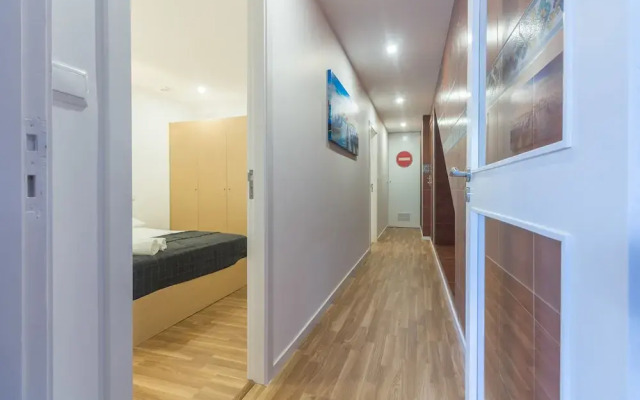 House and People - Rua da Taxa