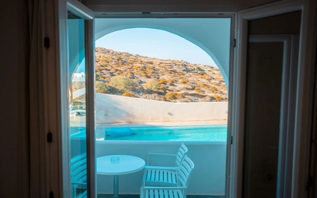 Adonis Hotel Studios & Apartments
