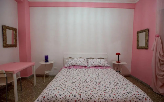 Bed And Kitchen Scriva