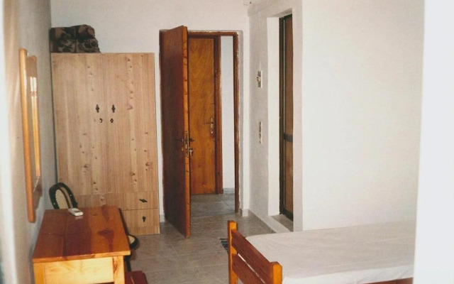 Dinas Studios & Apts
