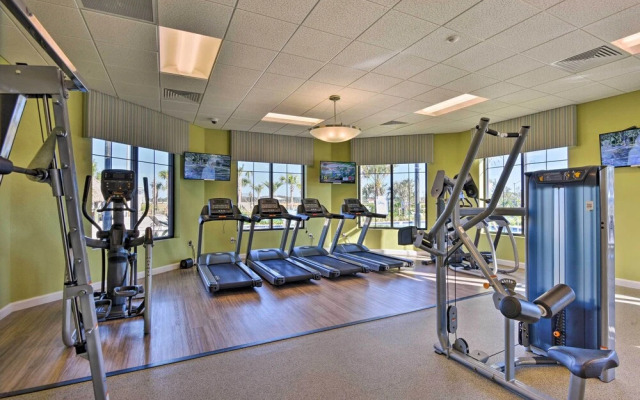 Resort Getaway w/ Patio: 6 Mi to Disney Parks!