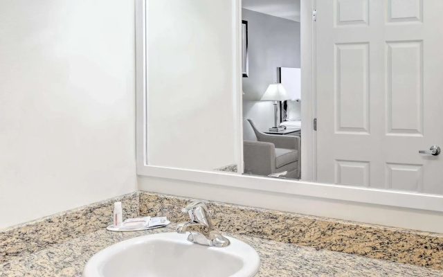 Baymont Inn & Suites Essex Burlington Area