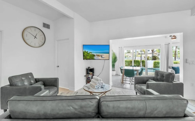 The Palm Leaf 3 Bedroom Home by RedAwning