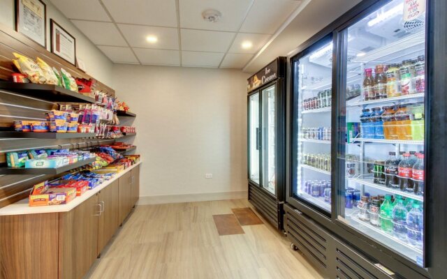 Holiday Inn Express & Suites Aurora - Naperville by IHG