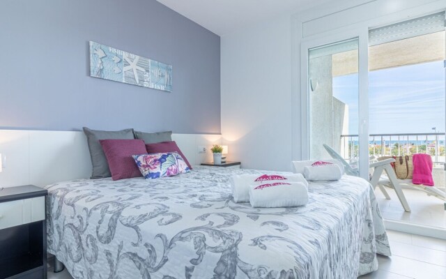 Apartment Overlooking the sea and the Port of Empuriabrava