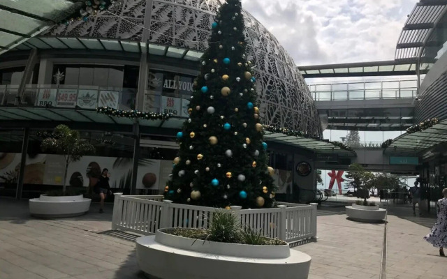 Bright 2 Bedroom Apartment in the Heart of Surfer's Paradise