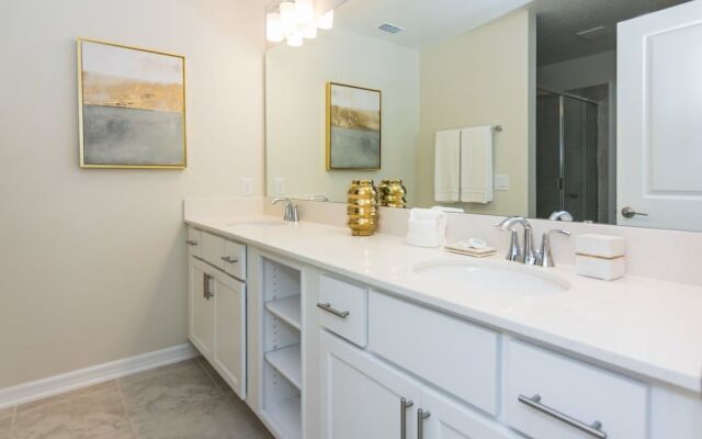 Family  Apartment at Storey Lake 272969