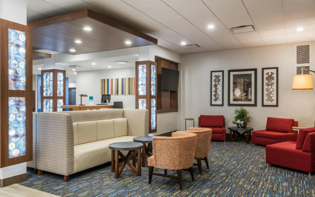 Regency Inn And Suites