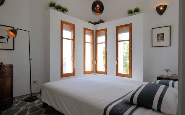 Splendid Villa With in Sayalonga Swimming Pool