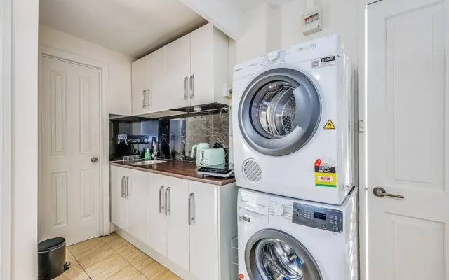 StayAU Cozy 1BR Living Space Chadstone