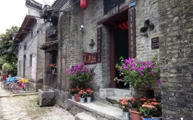 Fengguan Mountain Meilu Village Inn (Yangshuo Yulong River Scenic Area)