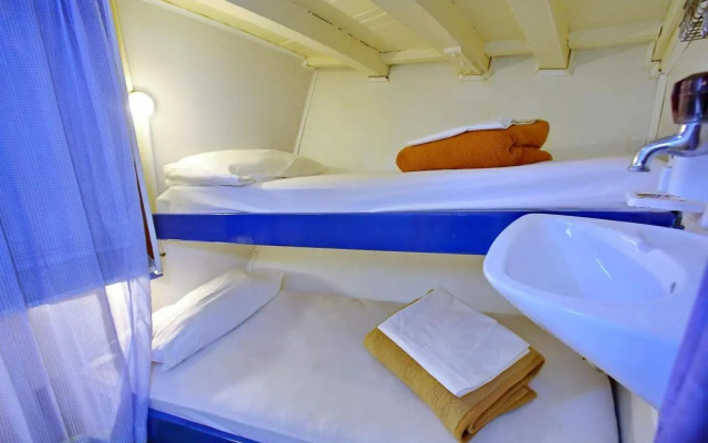 Rhythm Floating Hostel - Zadar