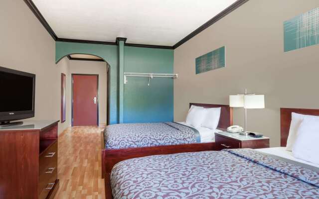 Days Inn & Suites by Wyndham Marquez