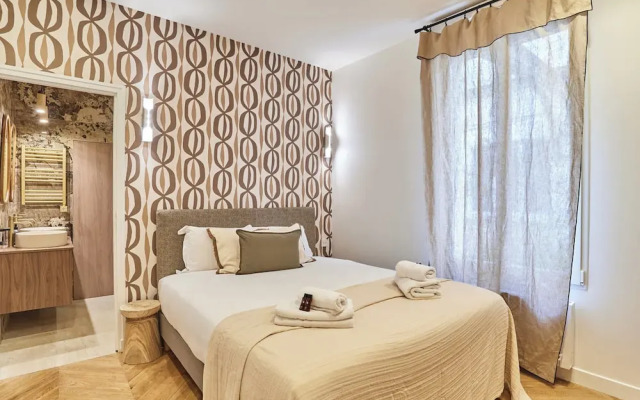 2BR With AC Canal Saint-martin