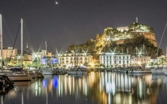 Oliva Nova flat in front of MET