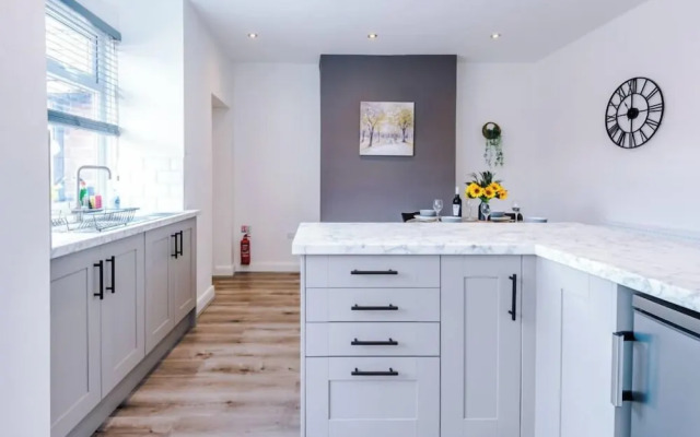 127 Minshull New Road