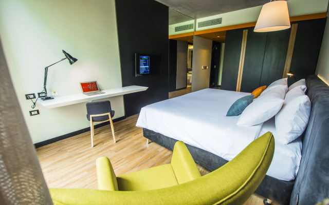 Five Hotel & Residences