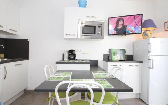 Appartement Balaruc-les-Bains, 1 pièce, 4 personnes - FR-1-553-125