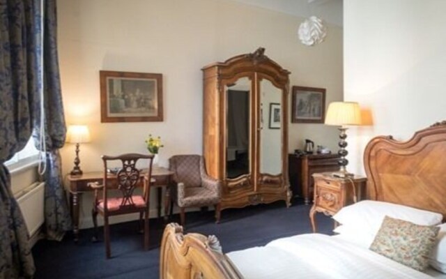 The Racquet Club Hotel