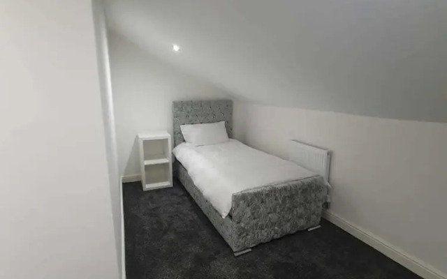 Fantastic New Room-4