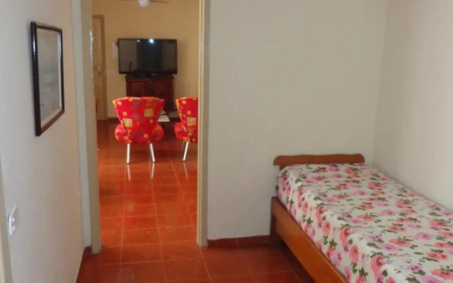 Apto a 2 quadras da praia