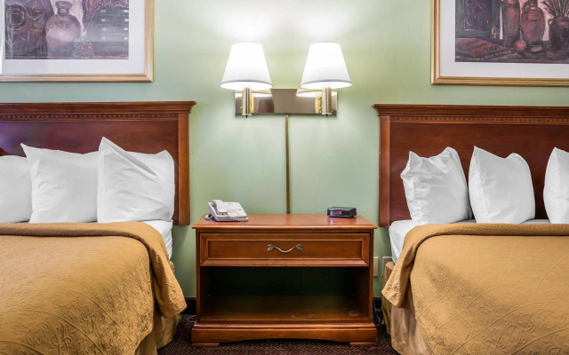 Quality Inn Toledo Airport