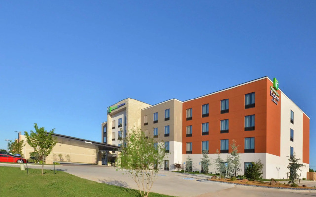 Holiday Inn Express & Suites Oklahoma City Mid - Arpt Area by IHG