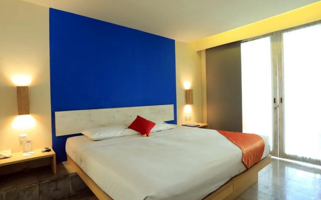 RedDoorz Plus near Kuta Square
