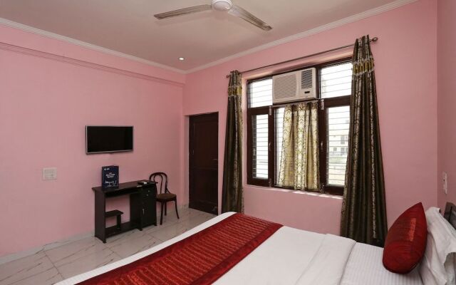 OYO 7526 Rising Star Sec 45