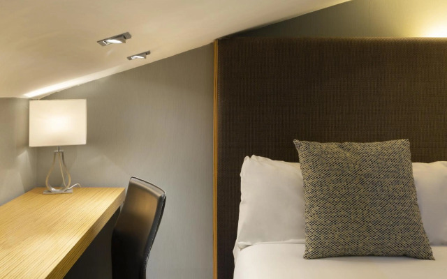 Petit Palace Tres Cruces