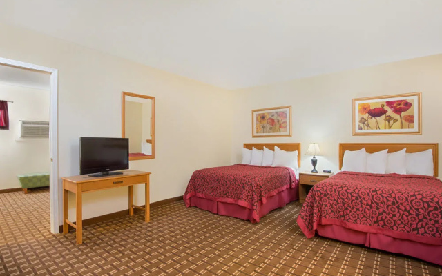 Studio 6 Suites Fremont, OH