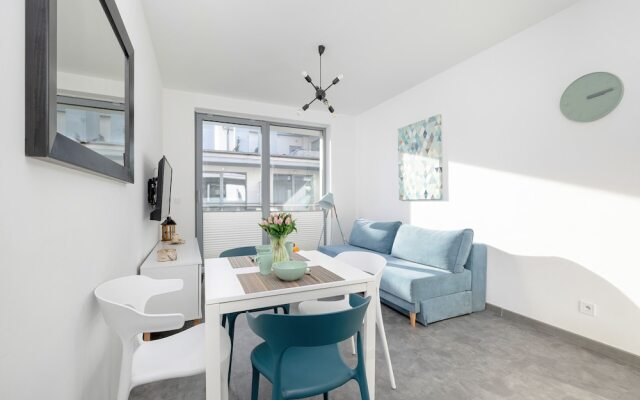 Grunwaldzka Apartment for 4 by Renters
