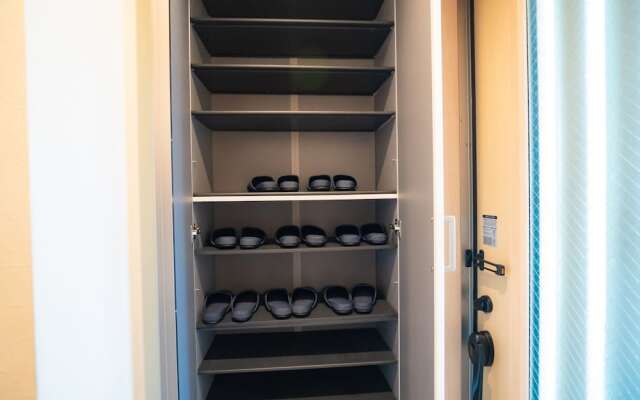 Convertel Higashi-Magome House