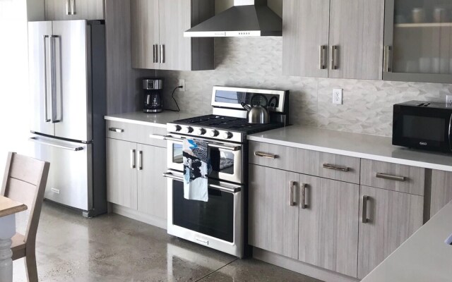 Classy Townhome near Old Town, Breweries, & River!