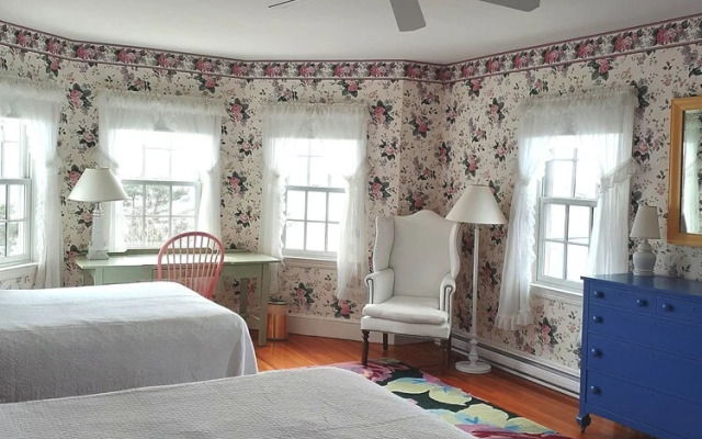 The Colony Hotel